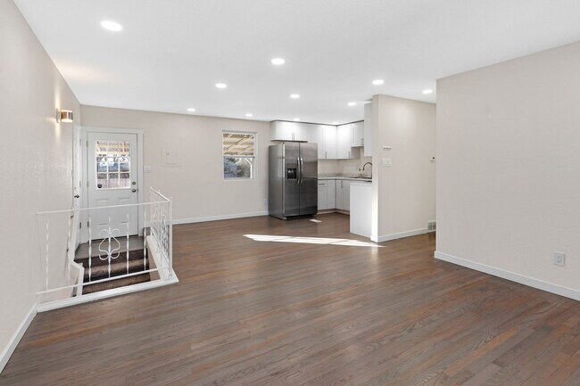 Foto del edificio - 3919 Tennyson Ave