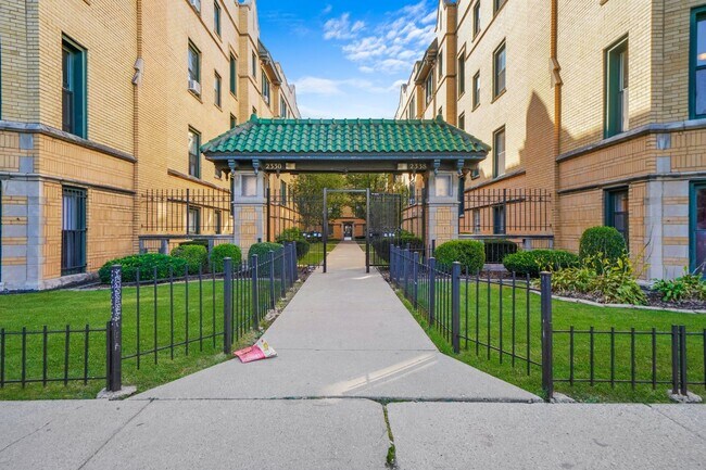Foto del edificio - 2322 N Spaulding Ave