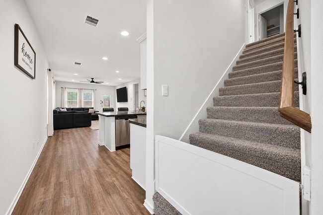 Building Photo - 5630 Vintage Oakmont Dr