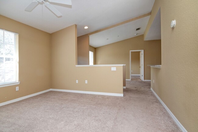 Foto del edificio - MOVE IN BY MAY 15th and GET 2 WEEKS OFF YO...