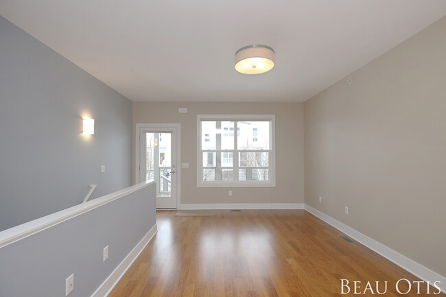 Building Photo - 2098 Celadon Dr NE