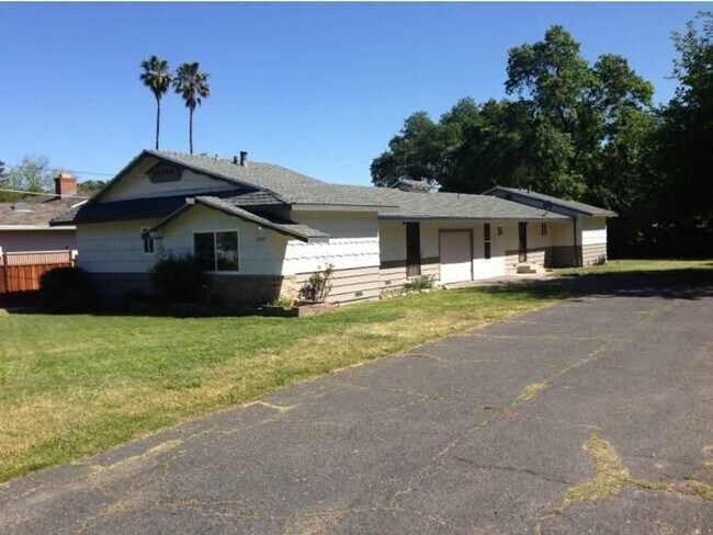 Foto del edificio - NICE DUPLEX IN CARMICHAEL!!