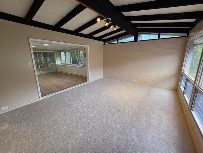 Building Photo - Charming 3 Bedroom 2 Bath Single Family Home in Manoa Valley