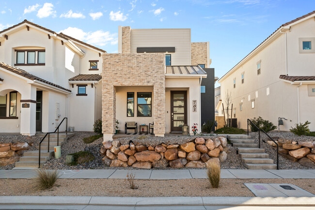 Building Photo - 761 W Scarlet Hill Dr