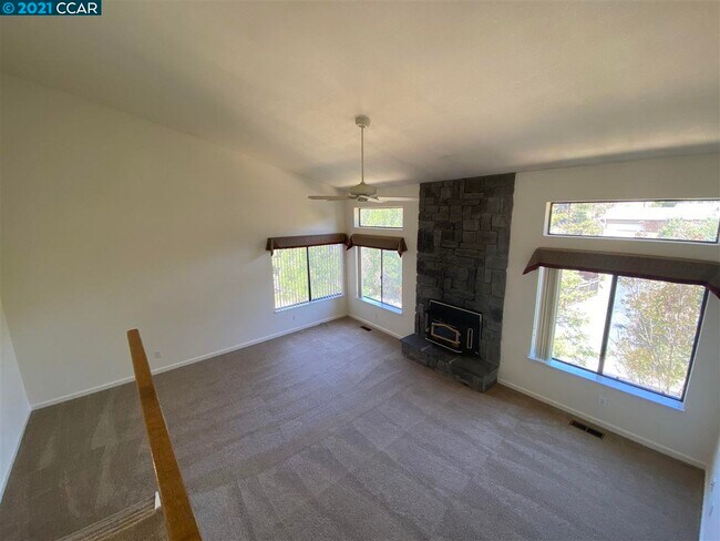 Foto del edificio - 115 Sunnybrae Ct
