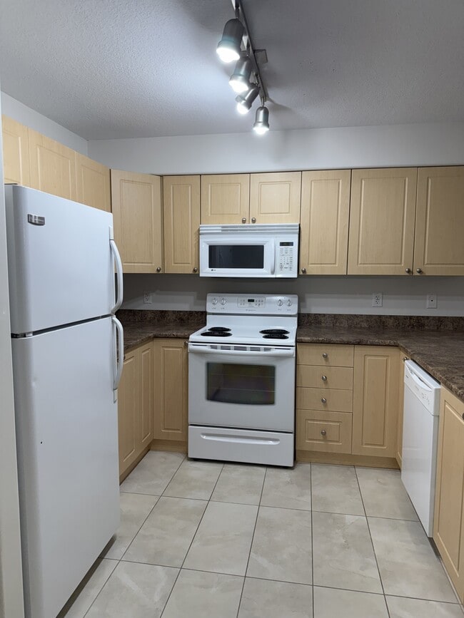 Building Photo - 4701 49 Ave