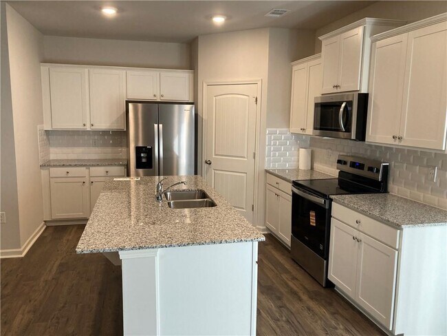 Foto del edificio - 28 Rustin Ridge