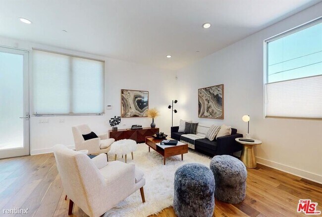 Foto del edificio - 2 br, 2 bath Condo - 616 N Croft Ave Apt 4