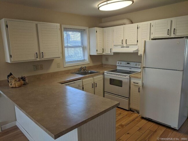 Building Photo - 42 Ferris St