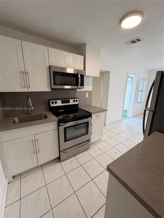 Foto del edificio - 2420 NW 31st St
