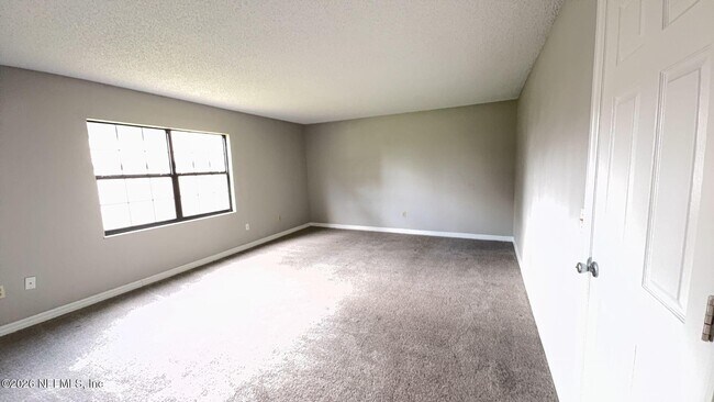 Building Photo - 24 Wellside Ln