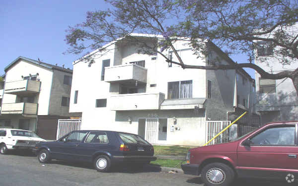 Foto del edificio - 736 Rose Ave