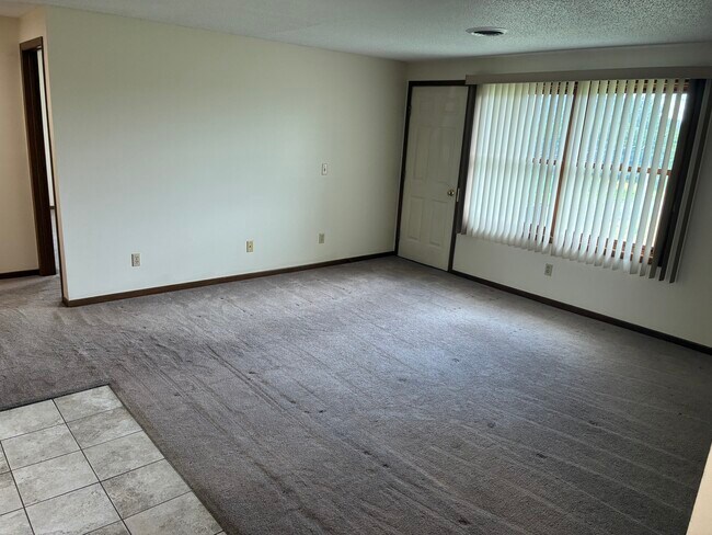 Sala de estar - 7906 Slayton Settlement Rd
