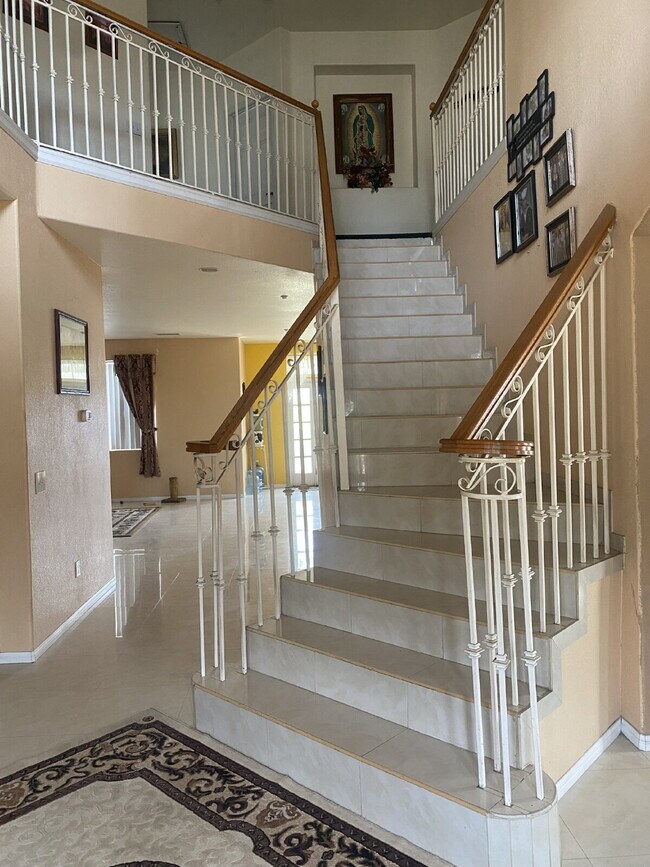 Building Photo - "Modern 5-Bedroom Sanctuary with 3 Baths and 4,353 Sq Ft of Comfort in San Bernardino!"