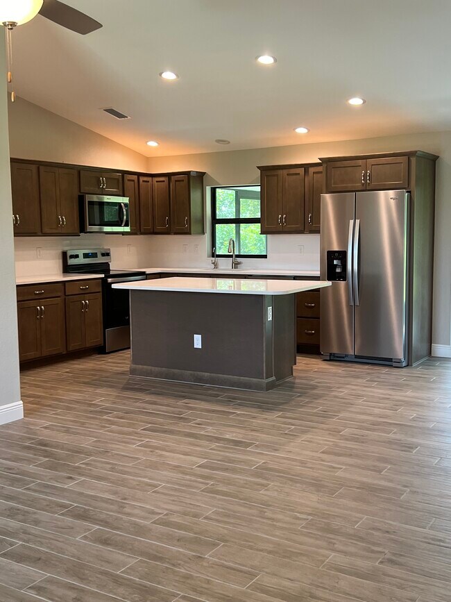 Stainless Kitchen - 2560 Trico Rd