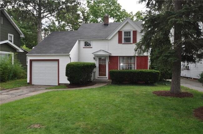 Building Photo - 285 Glen Ellyn Way