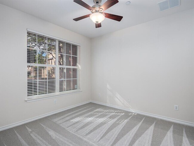 Foto del edificio - 5027 Morris Ave