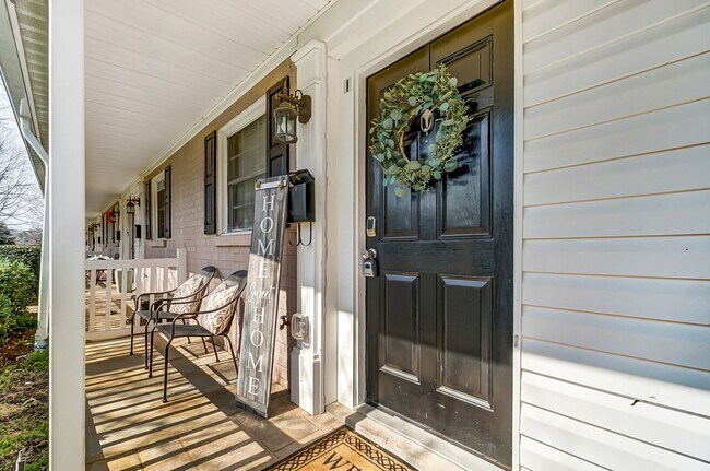 Foto del edificio - Charming Townhome in Sought-After Williams...