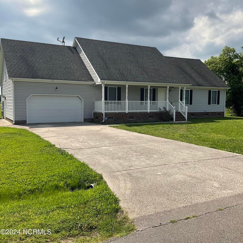 Primary Photo - 102 Bonney St