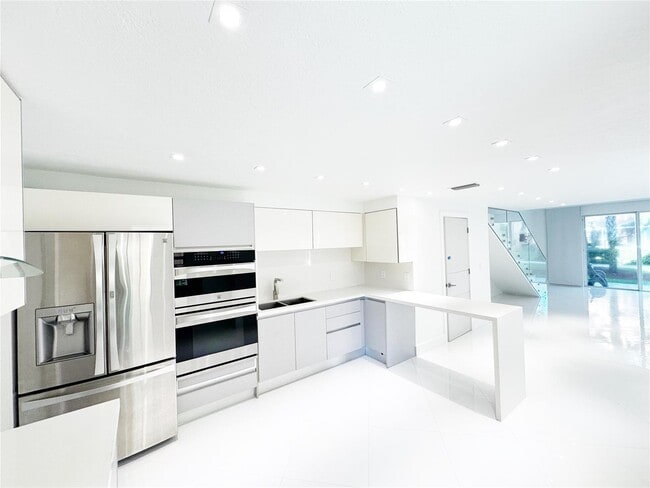 Building Photo - 1549 Barcelona Way