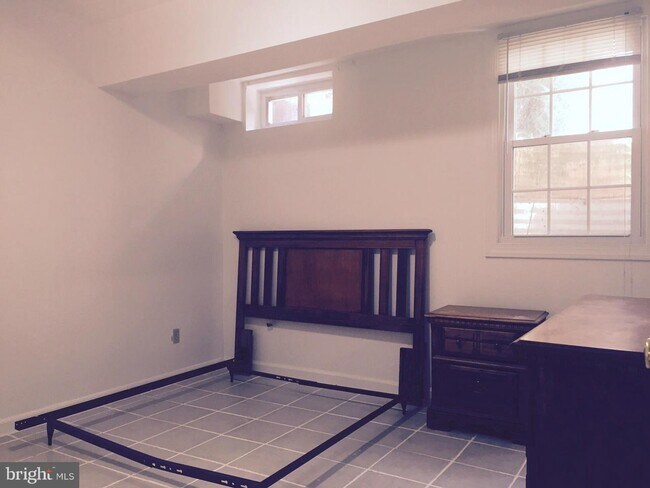 Foto del edificio - 1711 35th St NW