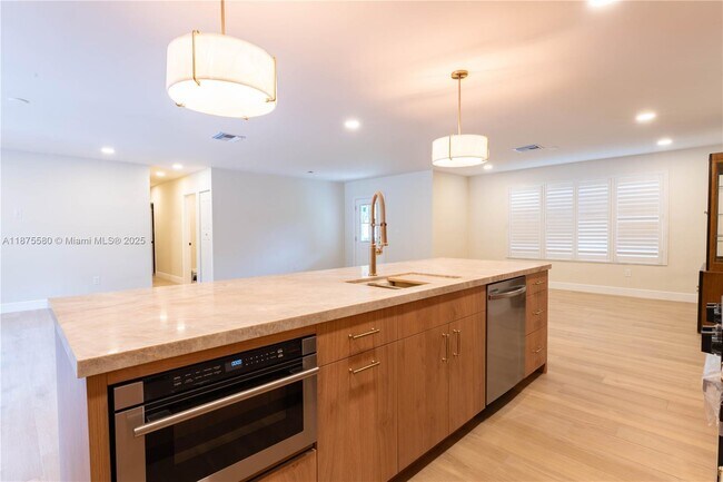 Foto del edificio - 7361 SW 115th St