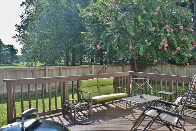 Foto del edificio - Golf Course Lot!! 4-Bedroom Home in Cypress Point!! Fenced Backyard & Dog Friendly!
