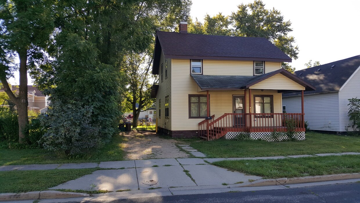 Front yard - 422 Juneau Ave