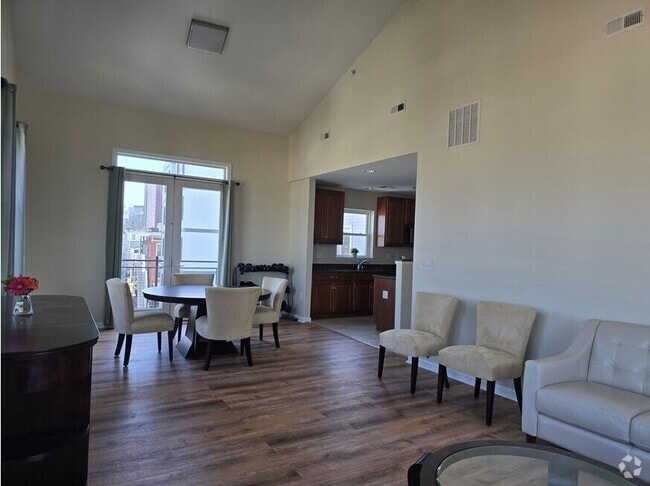 Unit 5 Living Room - 1118 S Charles St