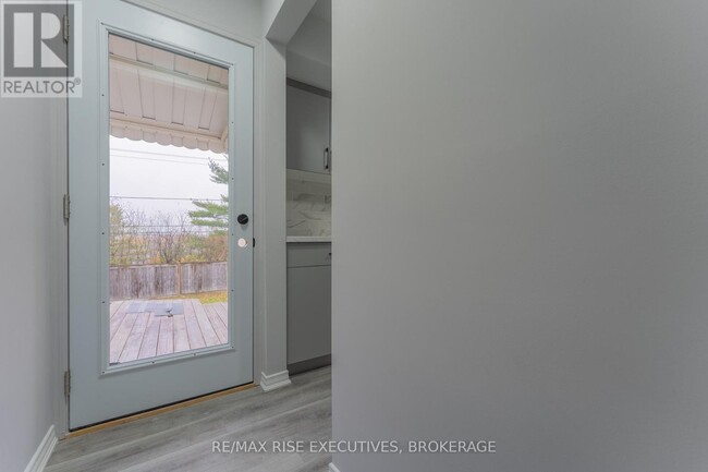 Photo du bâtiment - 811-811 Overlea Ct