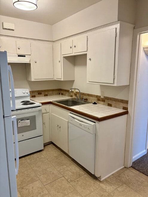 Building Photo - Hilton Arms