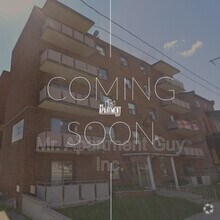 Building Photo - 37 Wellington St S