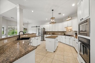 Building Photo - 1125 Shady Knoll Ln