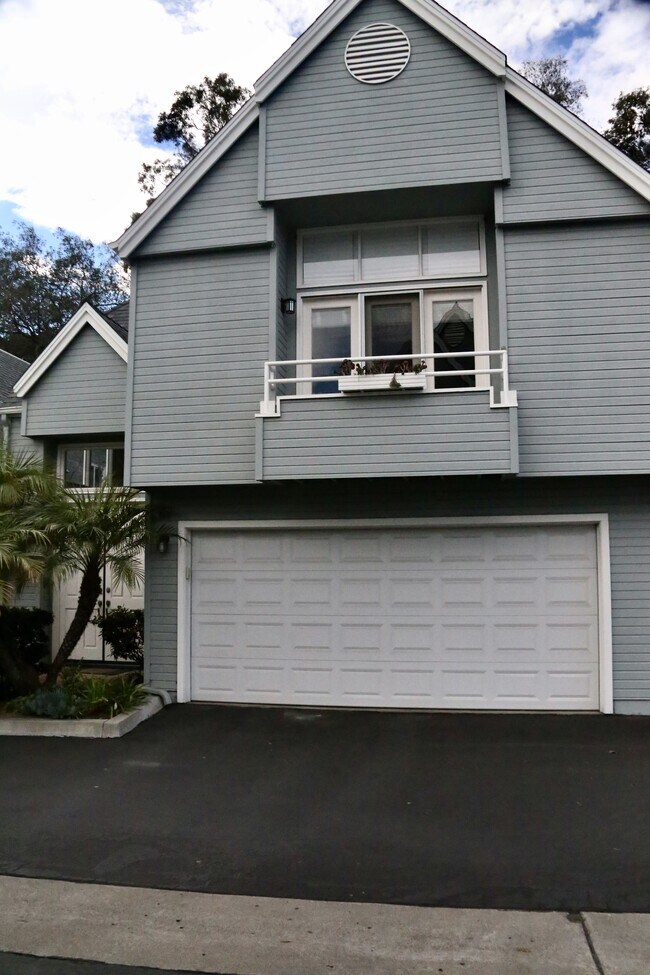 Building Photo - 882 Del Mar Downs Rd
