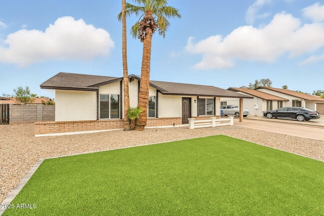 Foto del edificio - 3262 E Enid Ave