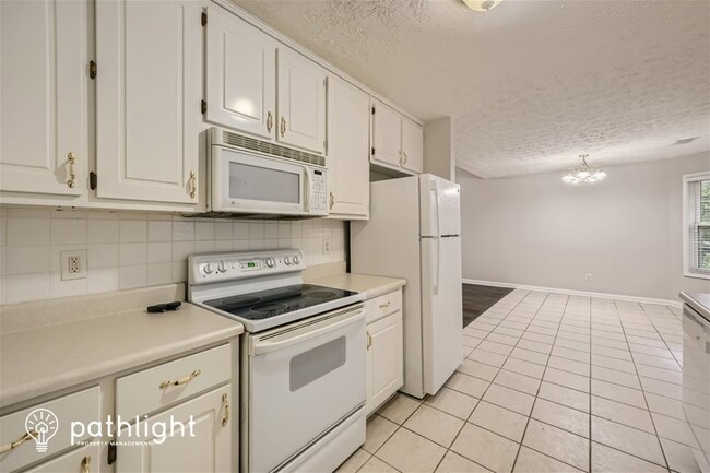 Foto del edificio - 1374 Lake Dow Road, Mcdonough, GA, 30252