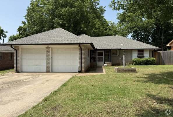 Building Photo - 605 SW 68th St