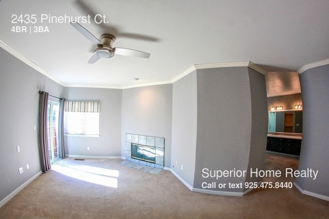 Building Photo - Large golf course view home