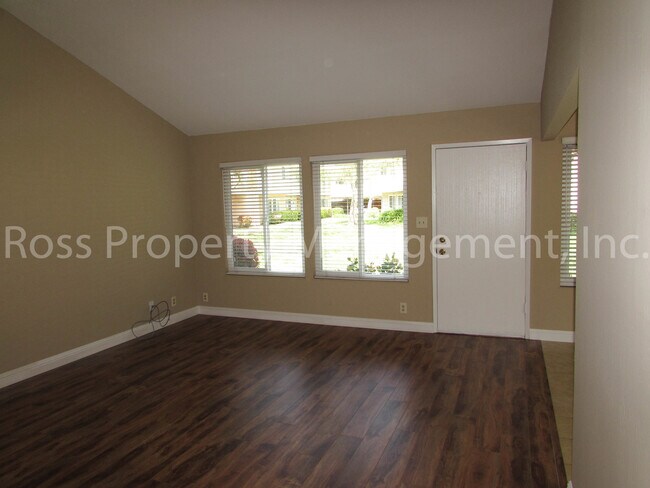 Foto del edificio - Great Pleasanton Location! Rare Single Story Townhome