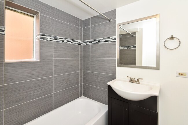 Foto del edificio - 725 N Throop St