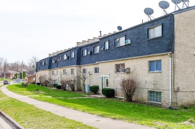Building Photo - Cherrywood Manor