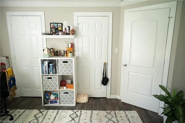 Building Photo - Spacious 4-Bedroom Home with Large Yard in...