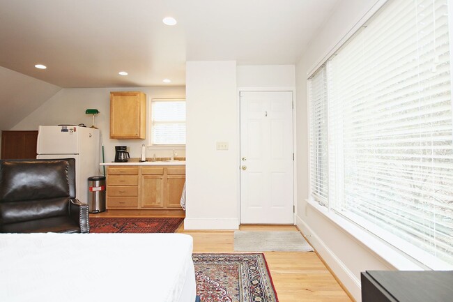 Building Photo - Furnished Studio Apartment With Utilities ...