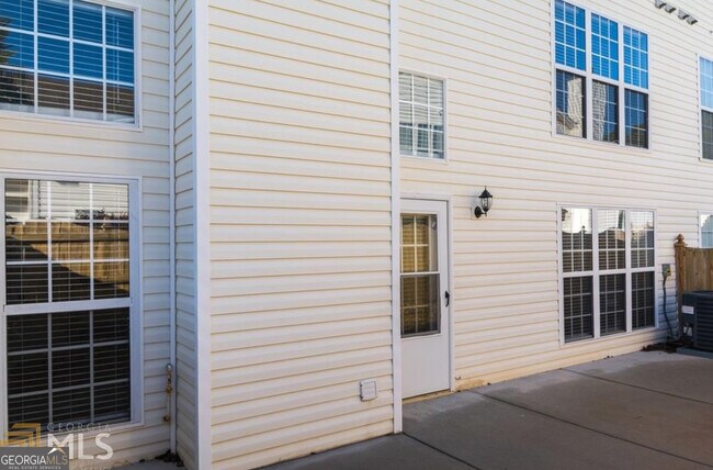 Building Photo - 145 Courtyard Dr