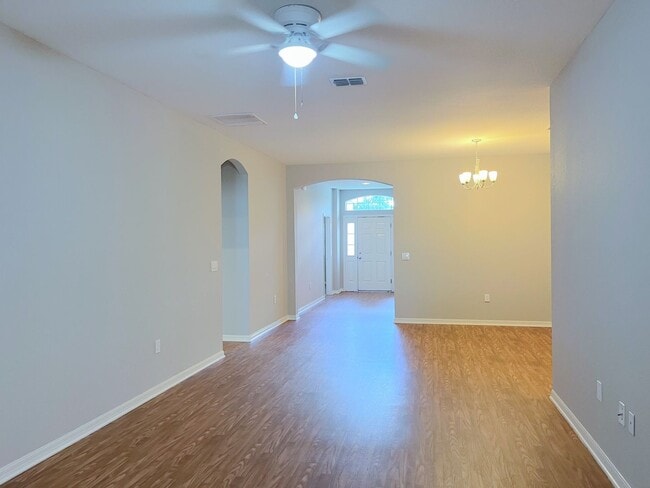 Building Photo - 481 Pheasant Dr