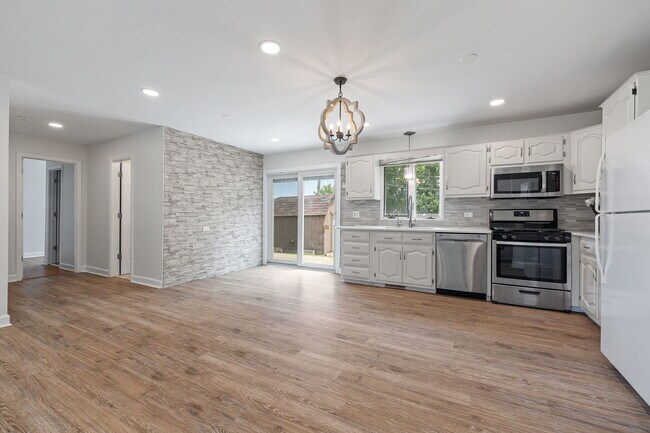 Building Photo - 114 Tonell Ave
