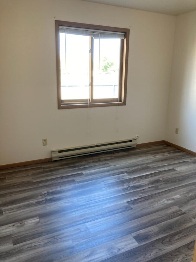Building Photo - 2820 Baker Dr
