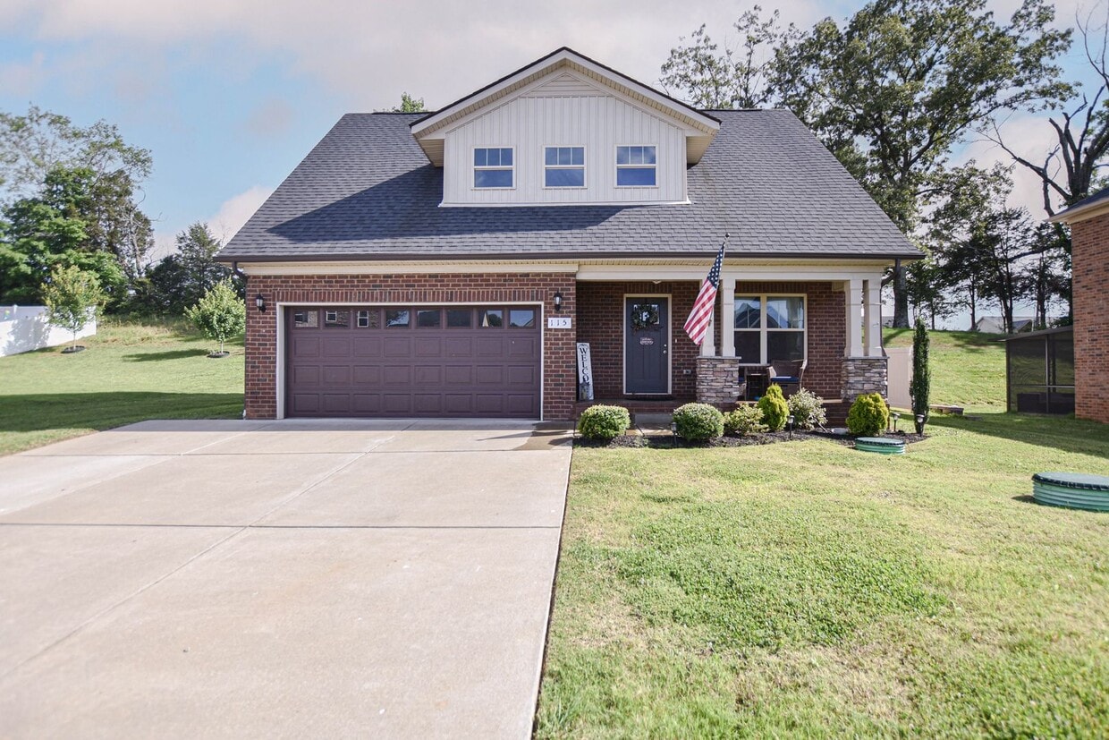 Primary Photo - Pet Friendly Three Bedroom in Pleasant View!