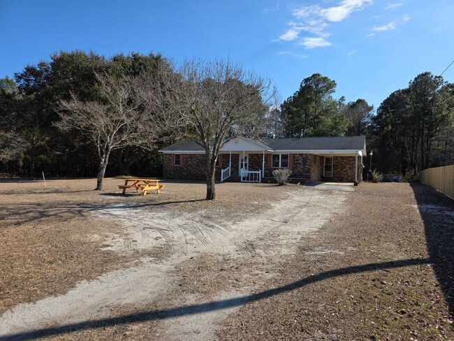 Building Photo - Private 3BR Retreat Minutes from Base & Topsail Beaches