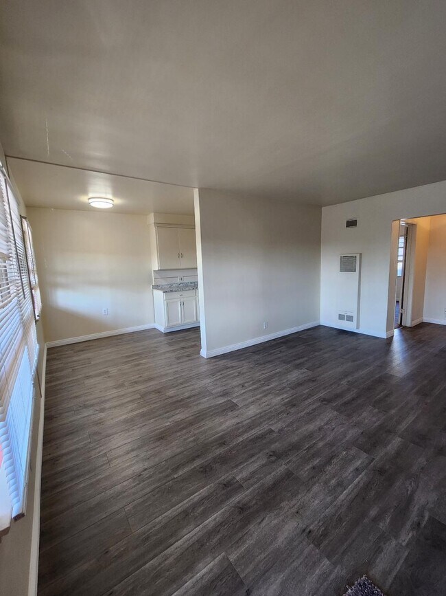 Building Photo - 6203 Crenshaw Blvd